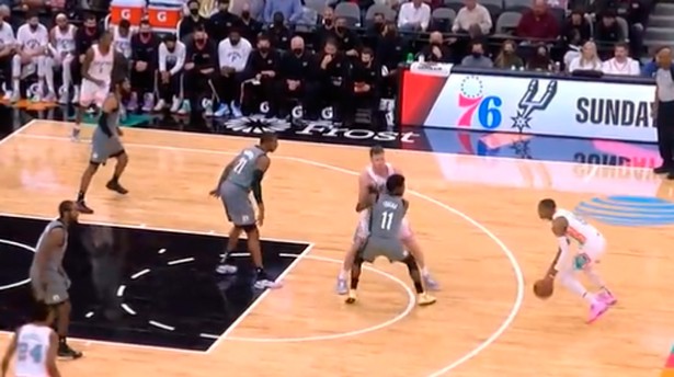 Juancho debutó con Spurs apenas 24 horas después de ser fichado. (Foto: @spurs)