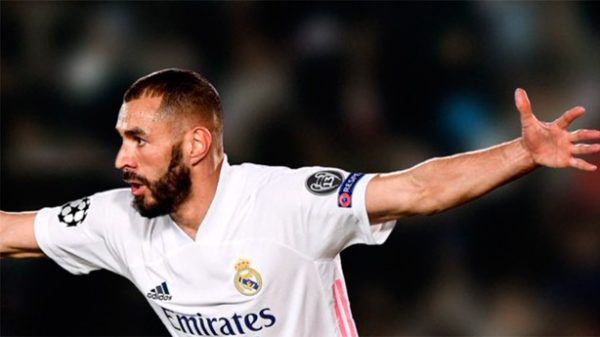 Pésimo domingo para Karim Benzema. (Foto: @Benzema/Twitter)