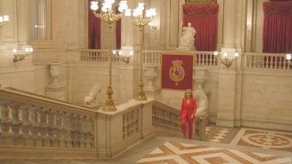 Ascensión Vázquezlleva casi veinte años siguiendo la información de Casa Real. (Foto: Telemadrid)