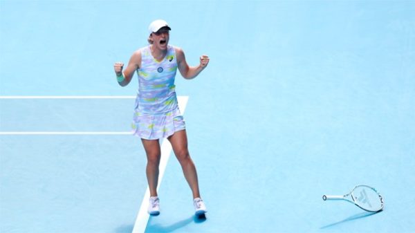 Inmensa alegría de Iga tras clasificarse para semifinales. (Foto: @AustralianOpen)