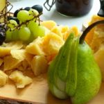 El queso siempre se ha llevado muy bien con las peras y las uvas. (Foto: Pixabay)