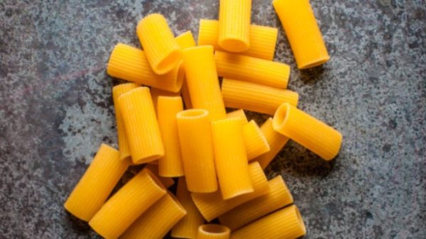 Macarrones para un plato típico suizo. (Photo by Heather Gill on Unsplash)