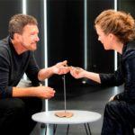 Antonio Banderas recibió la llave de oro de manos de María Casado. (Foto: José Echaburu/RTVE)