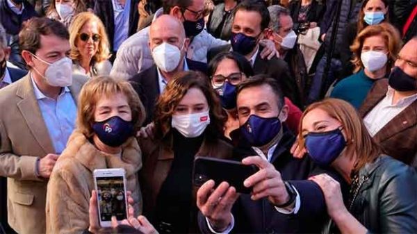 La presidenta pidió en Valladolid un PP fuerte