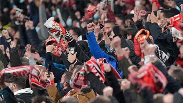 Enorme ilusión de la hinchada ante las semifinales de la Copa del Rey. (Foto: @RayoVallecano)