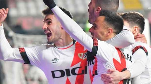 Todo se decidirá en el Benito Villamarín. (Foto: @RayoVallecano)