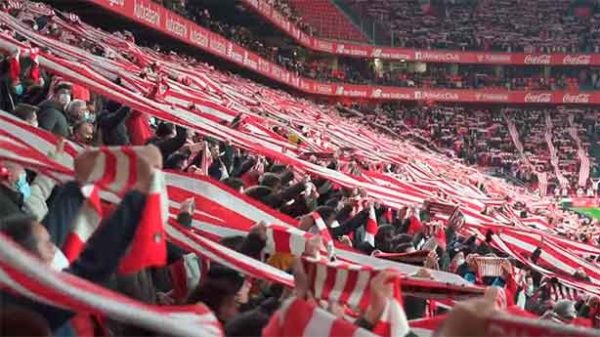 Nueva noche de bufondeo en San Mamés. (Foto: @AthleticClub)