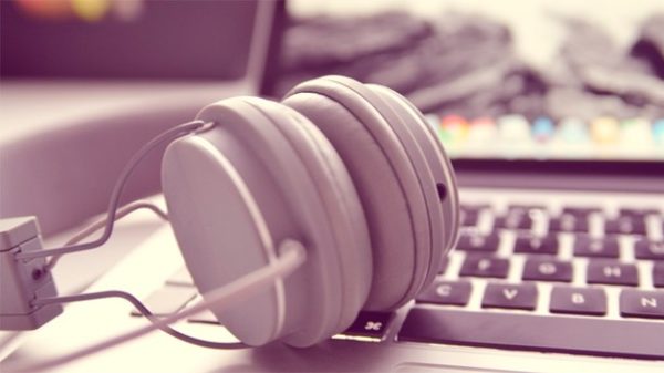 Utiliza la fórmula del 60 para evitar problemas de audición. (Foto: Pixabay)