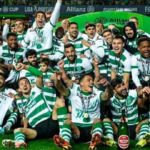 Un equipo que es una piña entre jugadores y entrenador. (Foto: