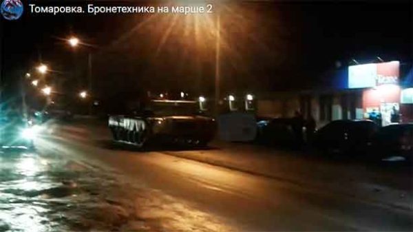 Traslado de tanques rusos durante la noche en preparativos finales. (Foto: YouTube/CNN)