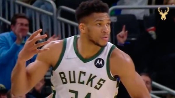 Espectacular noche de regreso de Antetokoumpo. (Foto: @Bucks)