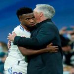 Carlo mandó llamar a Vinicius para abrazarle por su obra de arte. (Foto: @LaLiga)
