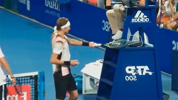 Zverev perdió los nervios y la emprendió a raquetazos con el juez de silla. (Foto: captura YouTube)