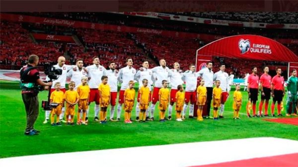 Polonia debería de jugar el 24 de marzo su play off en Rusia. (Foto: @Czarek_Kulesza)