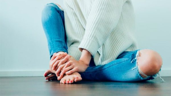 El dolor pélvico insoportable es "normal" por el hecho de ser mujer. (Photo by Imani Bahati on Unsplash)