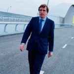 El alcalde en el  puente de la Concordia