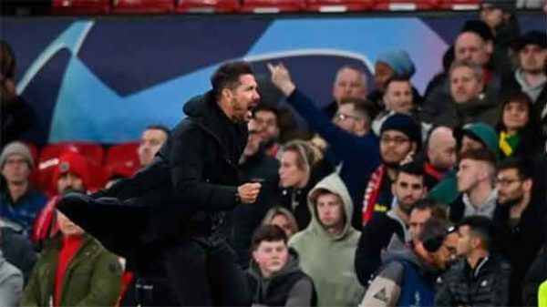 Simeone en la noche de los héroes. (Foto: @AtléticoMD)