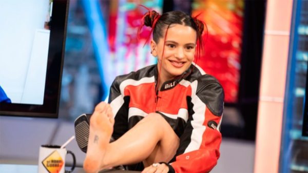 Rosalía por fin enseñó su tatuaje oculto a las cámaras. (Foto: Antena 3)