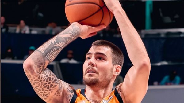 Juancho no pudo evitar la derrota de los suyos. (Foto: @utahjazz)