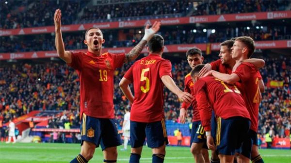 Más de 35.000 espectadores vibraron en el RCDE Stadium con el primer triunfo del año de España. (Foto: @sefutbol)