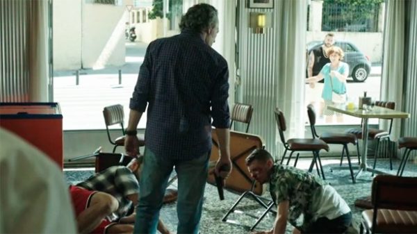 Guerra de pandilleros en la segunda temporada de Entrevías. (Foto: Telecinco)