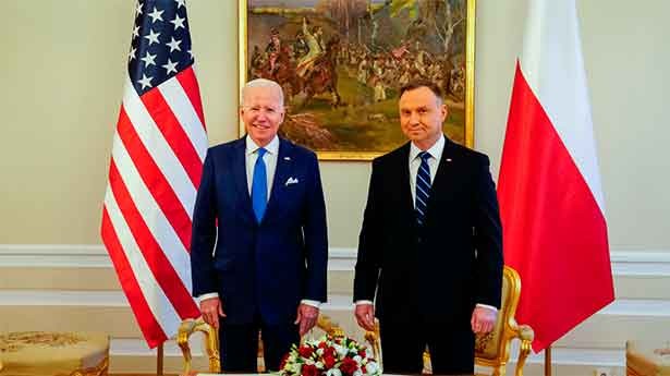 Biden durante su encuentro en Varsovia con el presidente de Polonia. (Foto: @POTUS)