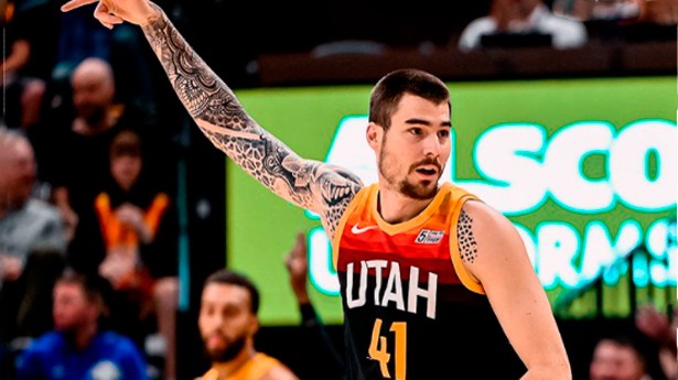 Esta vez Juancho salió desde el banquillo. (Foto: @utahjazz)