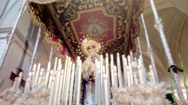 Jesús El Pobre y María Santísima del Dulce Nombre salen en procesión el Jueves Santo.  (Foto: Angelika Knüppel)