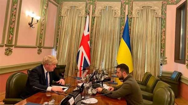 Boris Johnson viaja por sorpresa a Kiev para reunirse con Zelenski. (Foto: