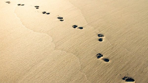 Huellas en la arena. (Foto: Pixabay)
