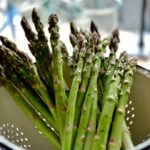Espárragos trigueros para un guiso de pollo. (Foto: YvonneHuijbens/Pixabay)