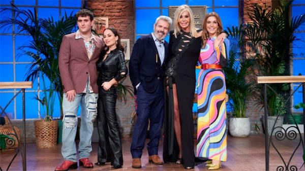 Bibiana Fernández visita de nuevo el taller de Maestros de la Costura. (Foto: RTVE)