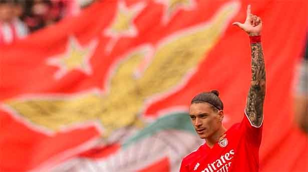 Un duelo abierto en Anfield. (Foto: @Darwinn99)