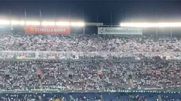 Paliza al FC Barcelona en un Camp Nou blanco. (Foto: @EintrachtFrankfurt)