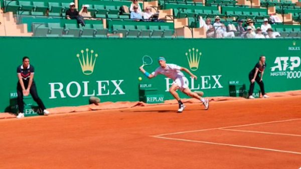 Inmensa alegría de Davidovich tras clasificarse para semifinales. (Foto: @ROLEXMCMASTERS)
