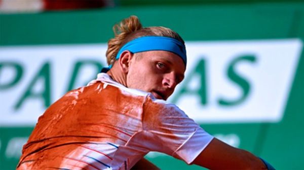 Tsitsipas sigue siendo una asignatura pendiente para Alex. (Foto: @ATPTour_ES)