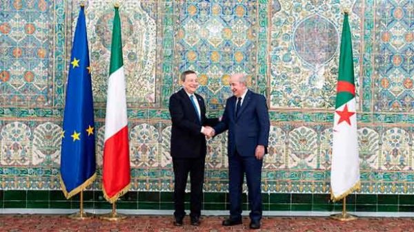 Mario Draghi en su visita a Argel. (Foto: @Palazzo_Chigi)