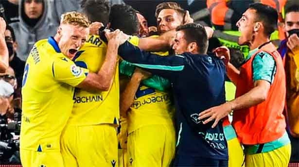 Una victoria histórica del cadismo en el Camp Nou. (Foto; @CadizCF)