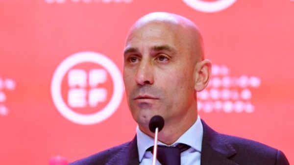 Piqué y Rubiales en el ojo de una formidable tormenta. (Foto: @rfef/Twitter))