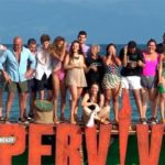 Todos los concursantes tras saltar del helicóptero. (Foto: Telecinco)