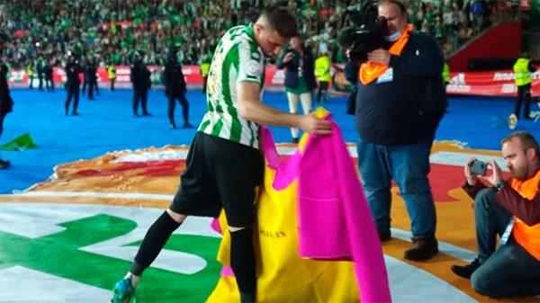 No faltaron unos capotazos de Joaquín