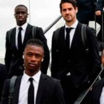 Serios y concentrados a su llegada a Manchester. (Foto: @RealMadrid)