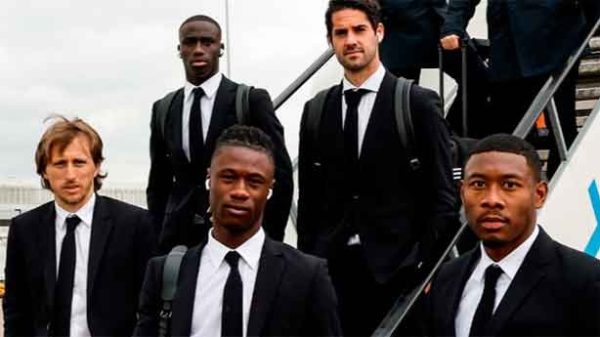 Serios y concentrados a su llegada a Manchester. (Foto: @RealMadrid)