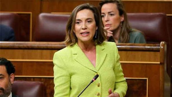 Cuca Gamarra le dijo a Pedro Sánchez que aún le quedan 48 horas. (Foto: @Congreso)
