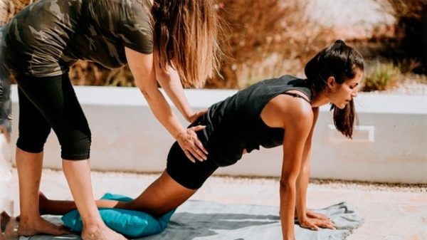 Un entrenador personal te ayuda a establecer tus objetivos fitness. (Foto: Pexels)
