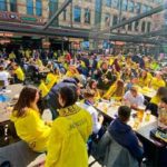 Movilización sin precedentes de la hinchada en Liverpool. (Foto: @VillarrealCF)