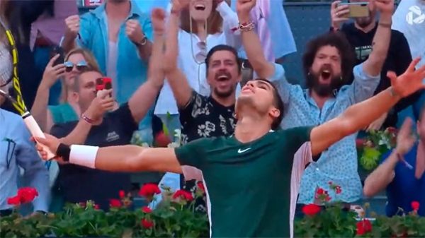 Locura en la Caja Mágica tras la gesta de Alcaraz. (Foto: @MutuaMadridOpen)