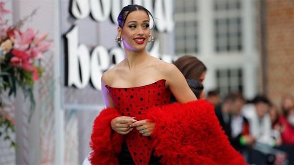 Chanel deslumbró sobre la alfombra turquesa de Turín. (Foto: EBU/Andres Putting)