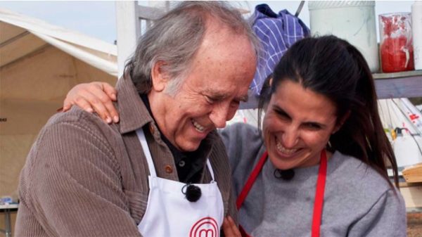 Serrat se puso el delantal en los fogones de MasterChef. (Foto: RTVE)