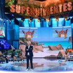 Carlos Sobera conduce la gala Tierra de Nadie de Supervivientes. (Foto: Telecinco)